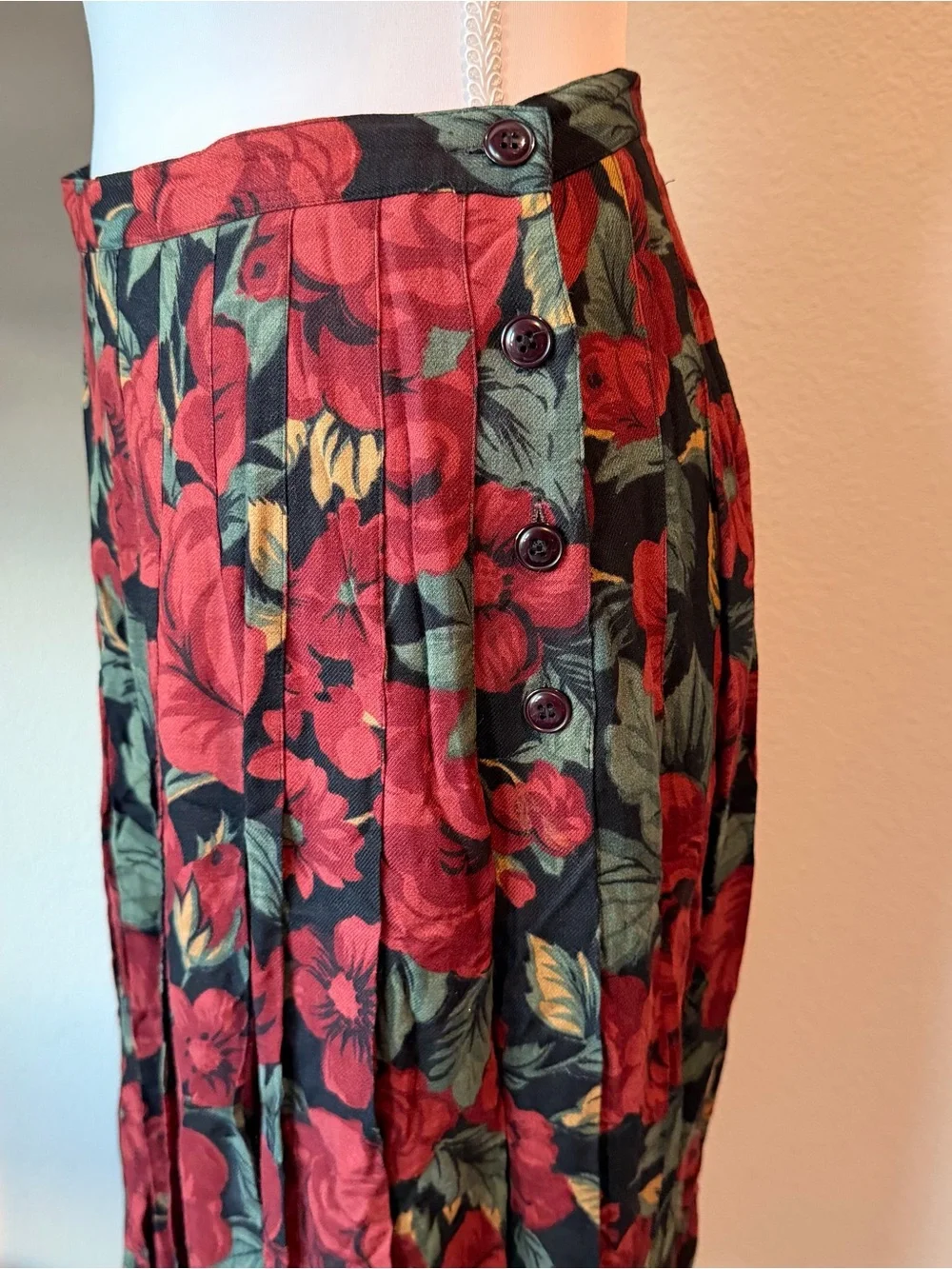 Vintage Breckenridge Red Rose Pleated Midi Skirt - Made in Hong Kong
